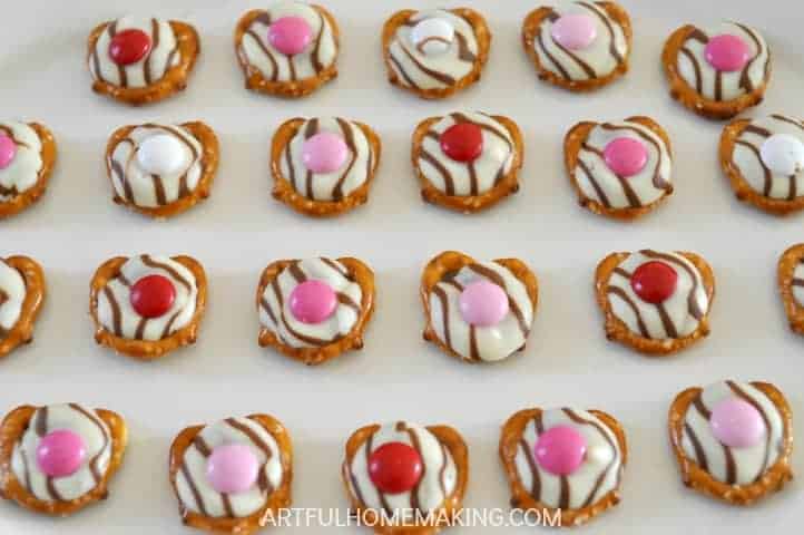 Valentine pretzel treats