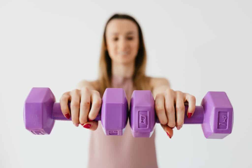 woman with free weights